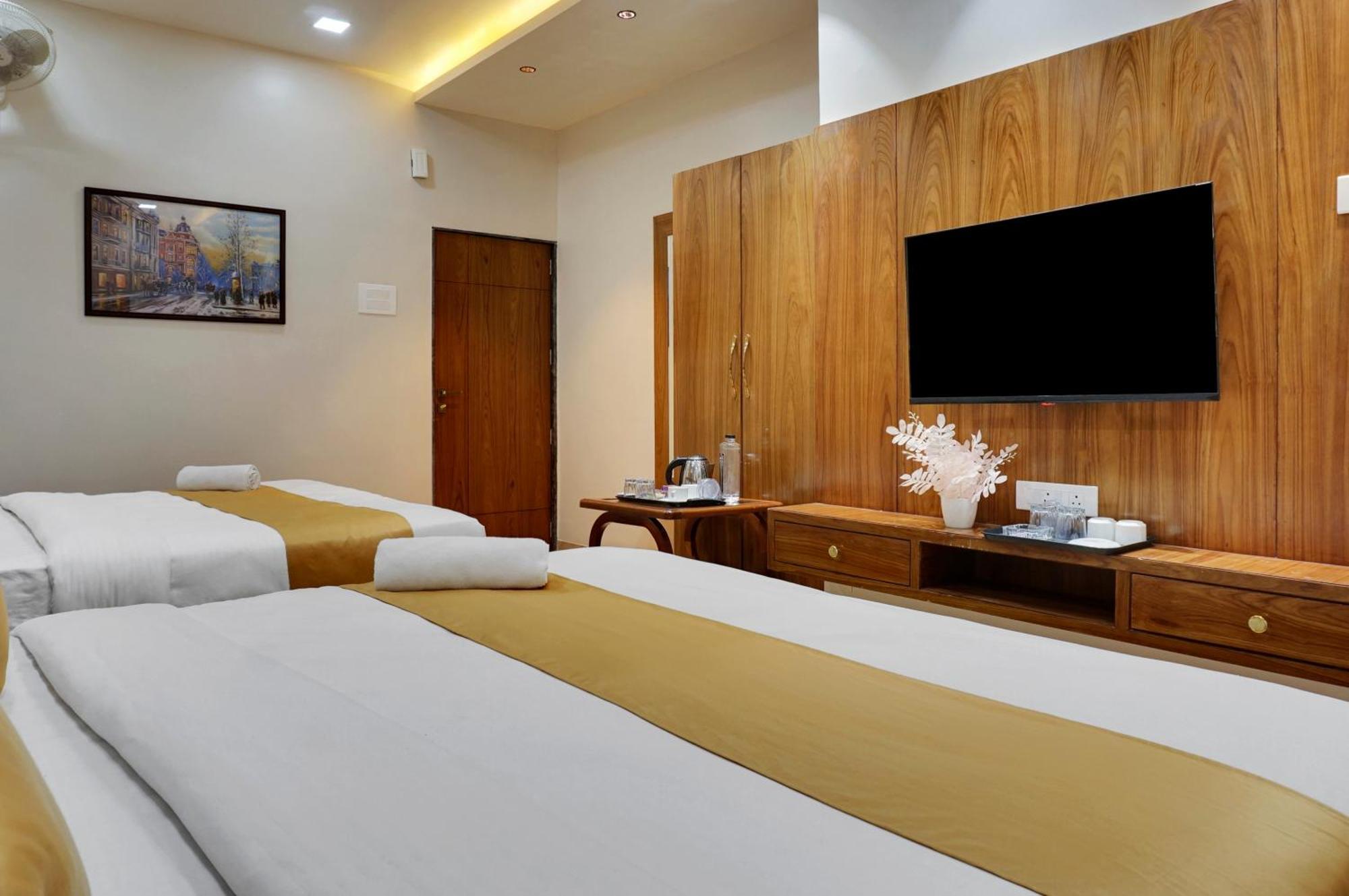 Hotel Sayba Executive Пюн Екстериор снимка