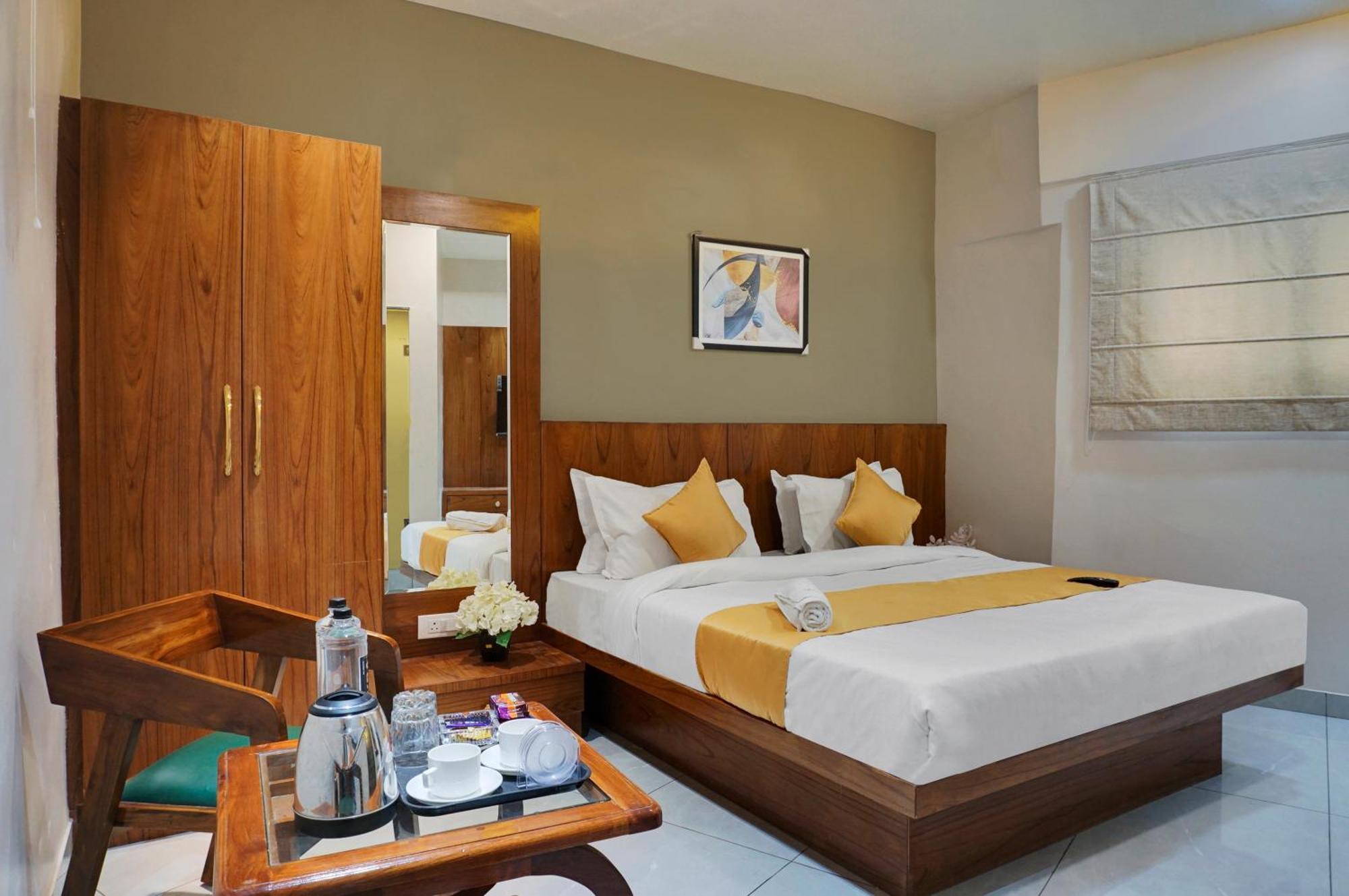 Hotel Sayba Executive Пюн Екстериор снимка