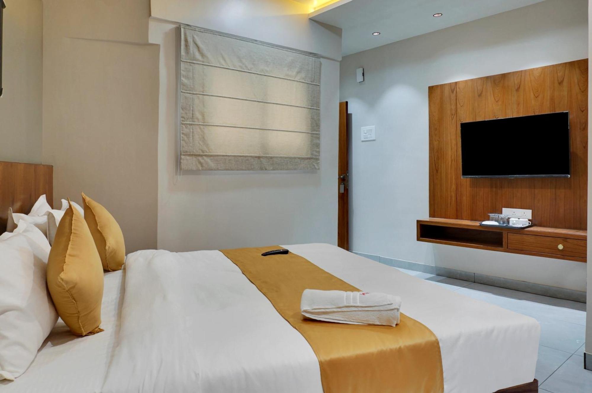 Hotel Sayba Executive Пюн Екстериор снимка