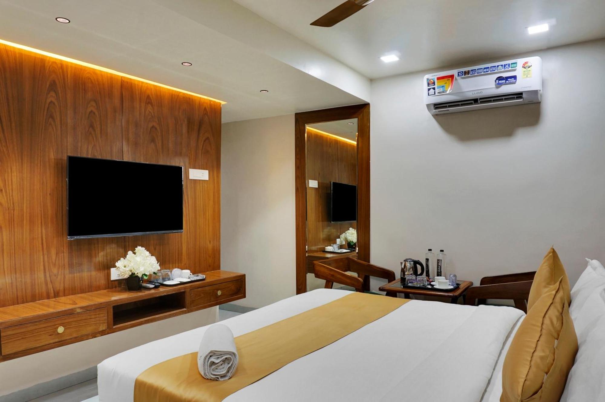 Hotel Sayba Executive Пюн Екстериор снимка